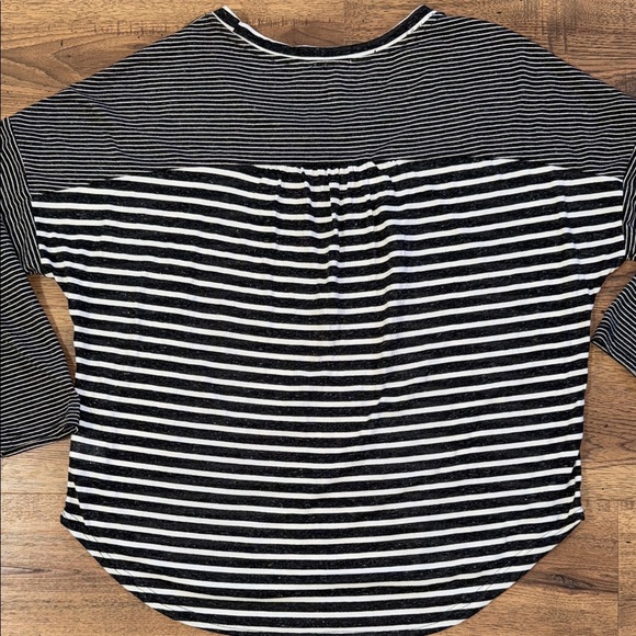 UMGEE Striped Black and White Women's Top - Picture 10 of 10